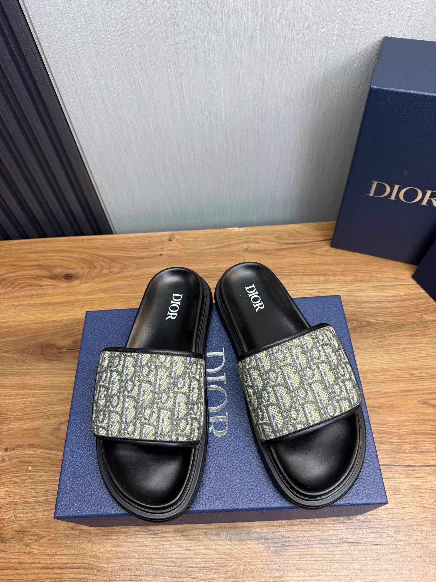 Men's shoes 💰280💰 Dior. Men's slippers 🩴Official website 1:1 production 38-45 yards 45 46 🉑️Customized original material shipped✅